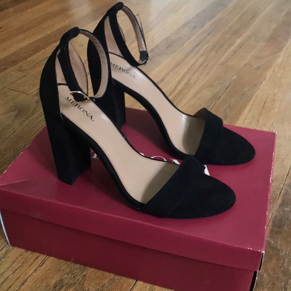 Merona black pump sandals